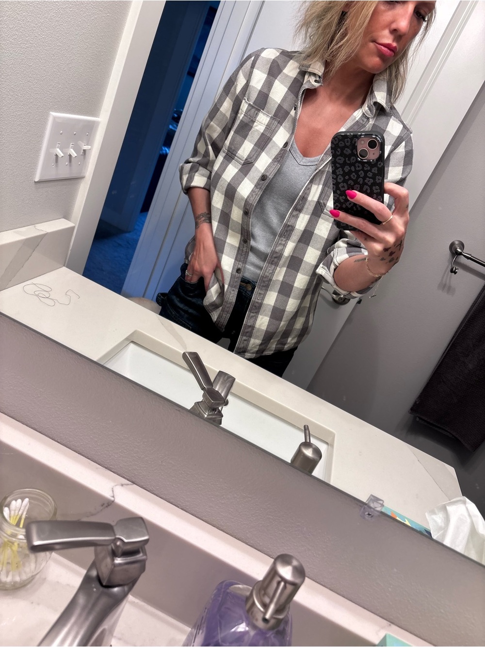 Vintage Woolrich Grey and White Plaid Button-Up Shirt size small